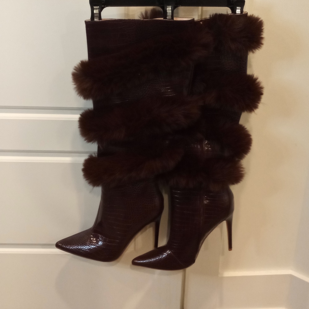 SIZE 10 CAPE ROBBIN YULIA BROWN FUR BOOTS